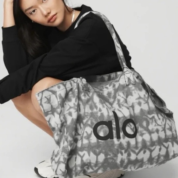 ALO Yoga Patterned Tote in Gray and Cream - Picture 1 of 7